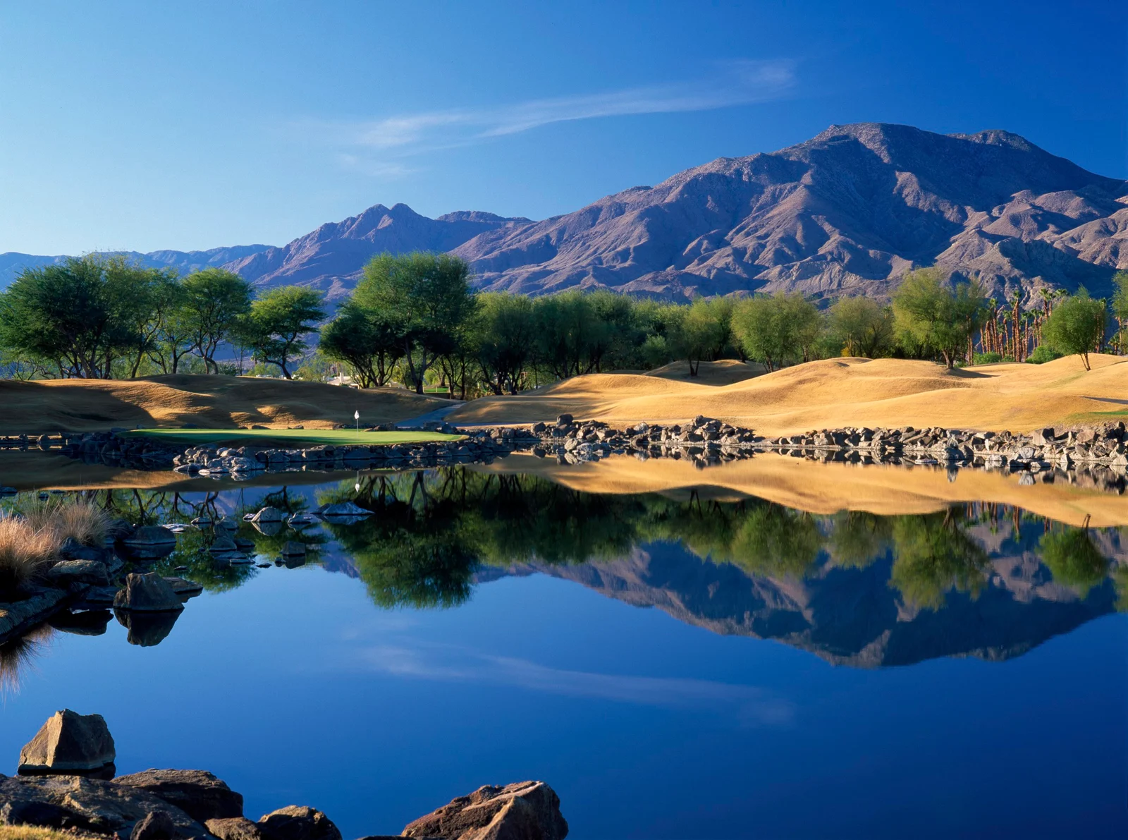 Water, bunkers and mountain scenery on the Stadium Course at PGA WEST